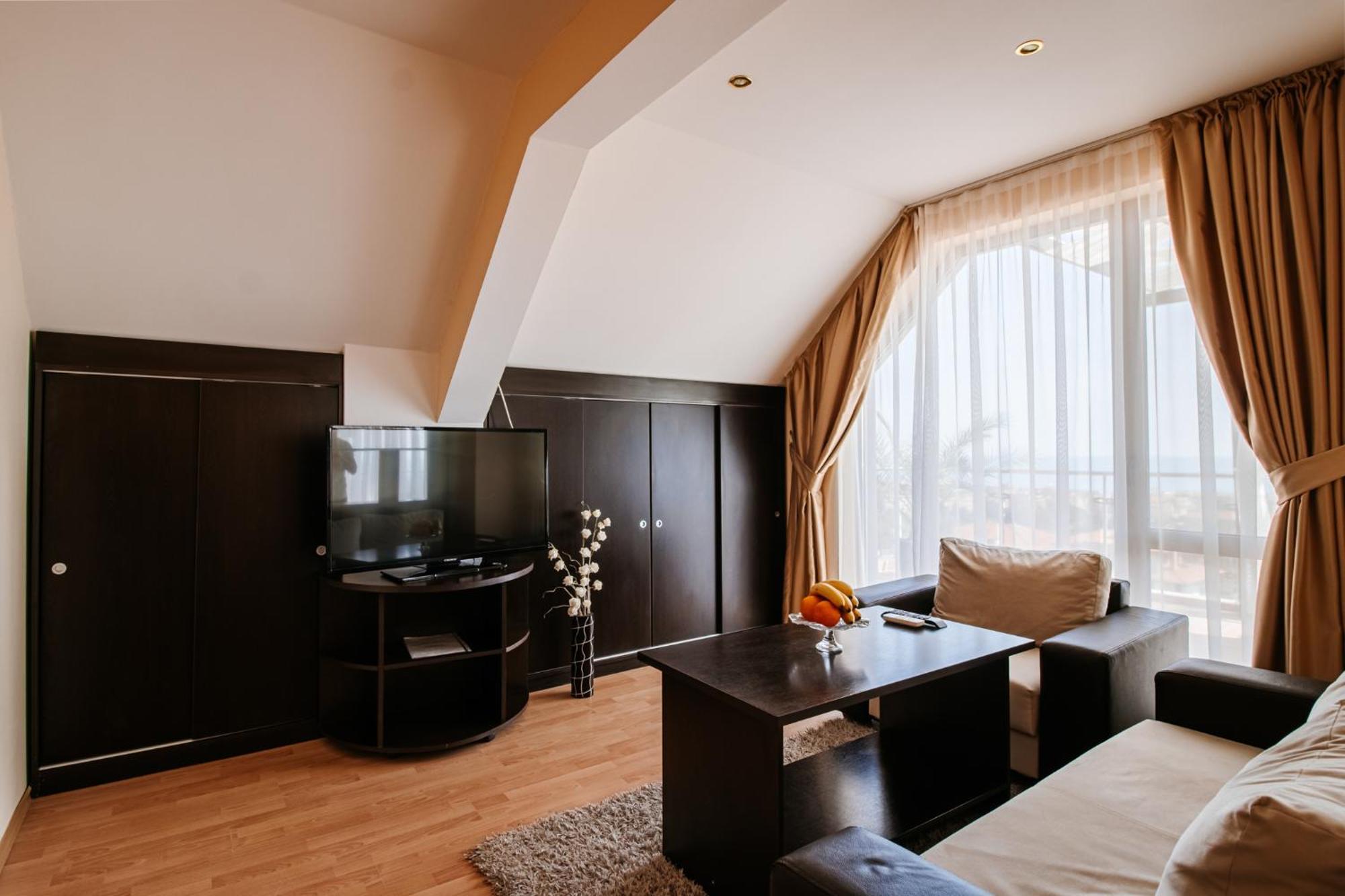 Red Iguana Hotel Свети Влас Екстериор снимка
