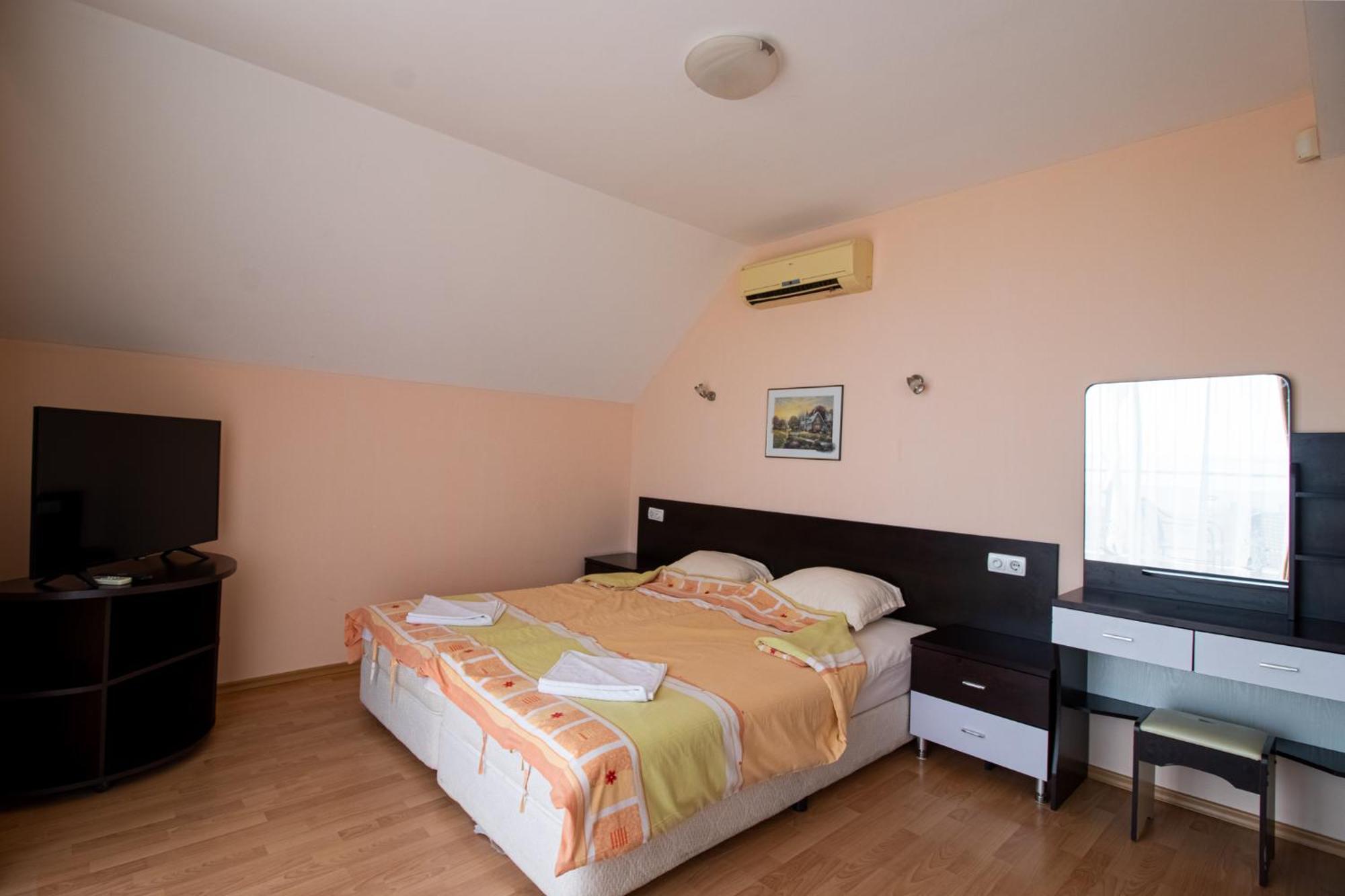 Red Iguana Hotel Свети Влас Екстериор снимка