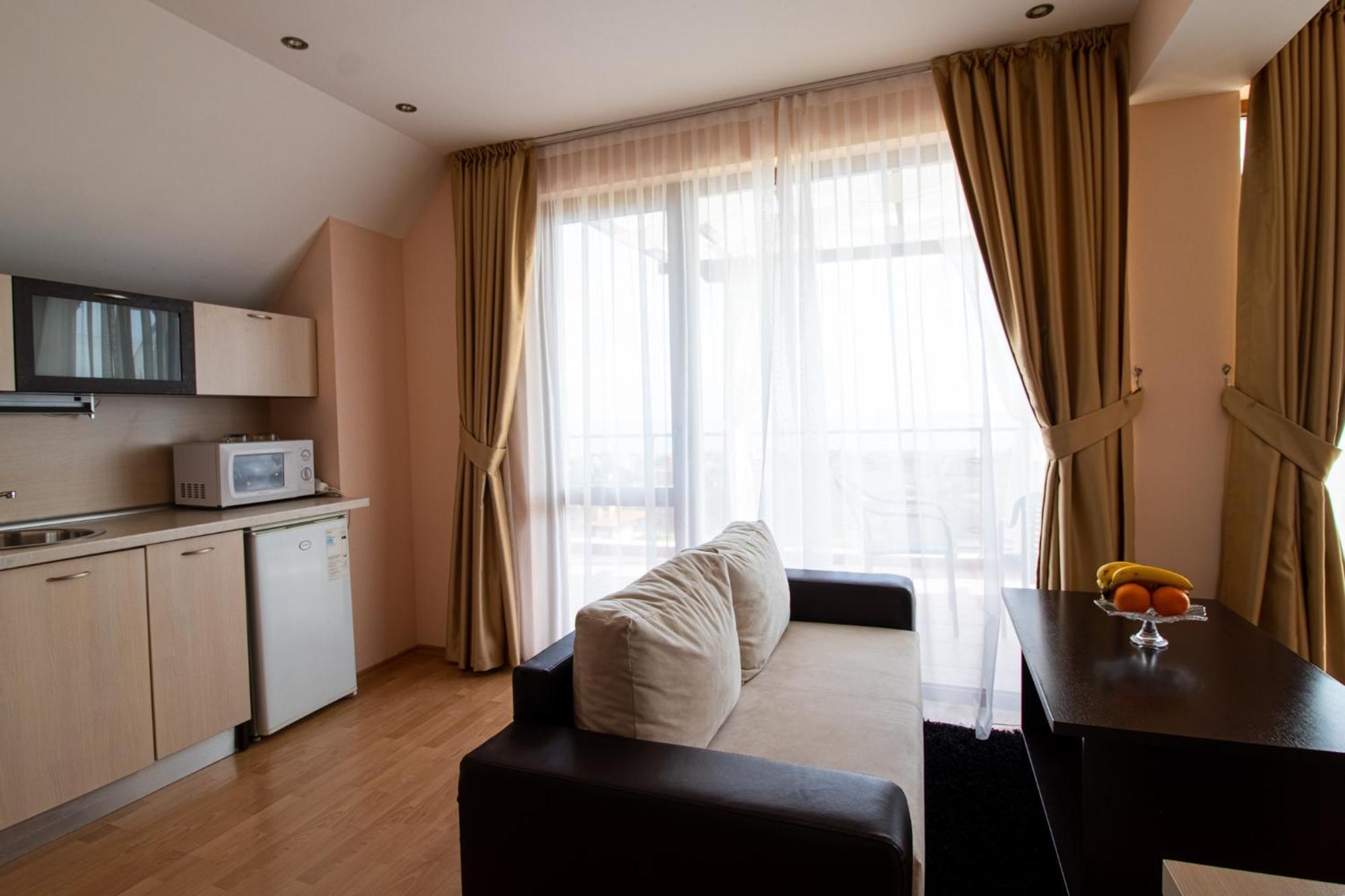 Red Iguana Hotel Свети Влас Екстериор снимка