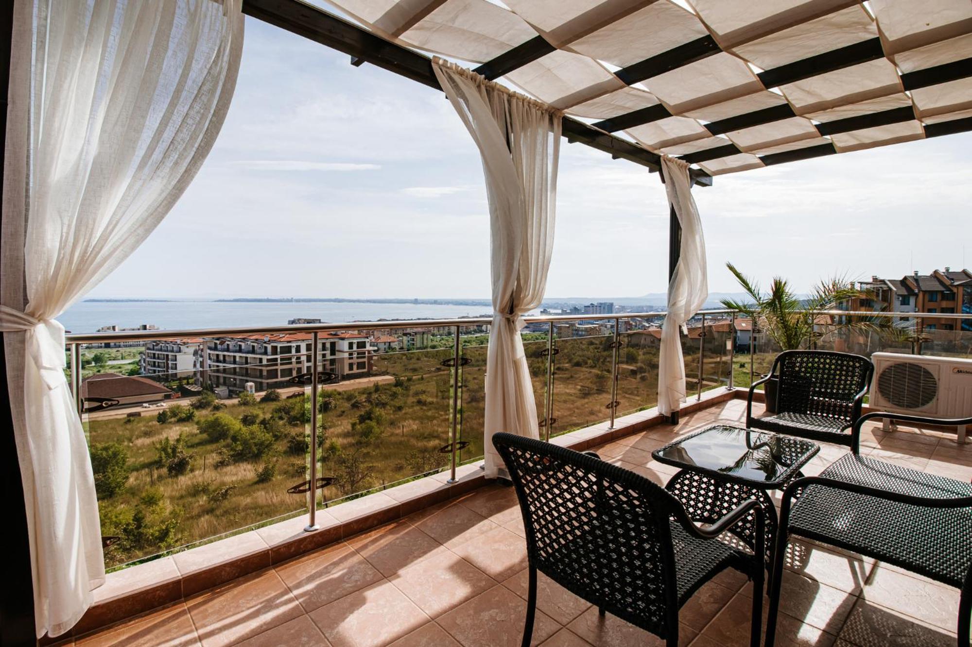 Red Iguana Hotel Свети Влас Екстериор снимка