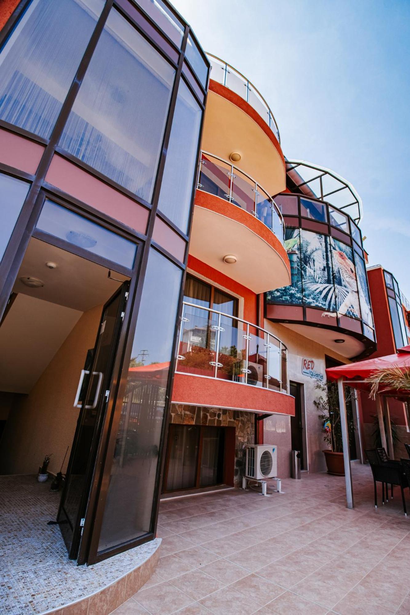Red Iguana Hotel Свети Влас Екстериор снимка