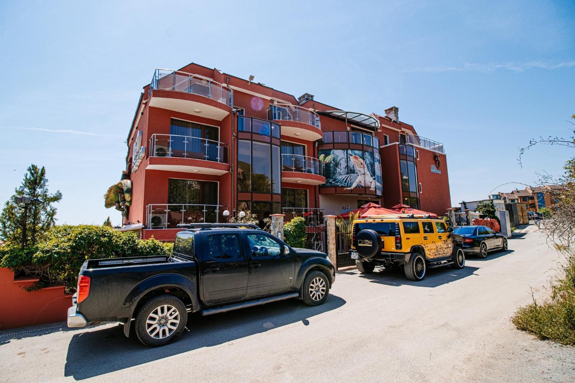 Red Iguana Hotel Свети Влас Екстериор снимка