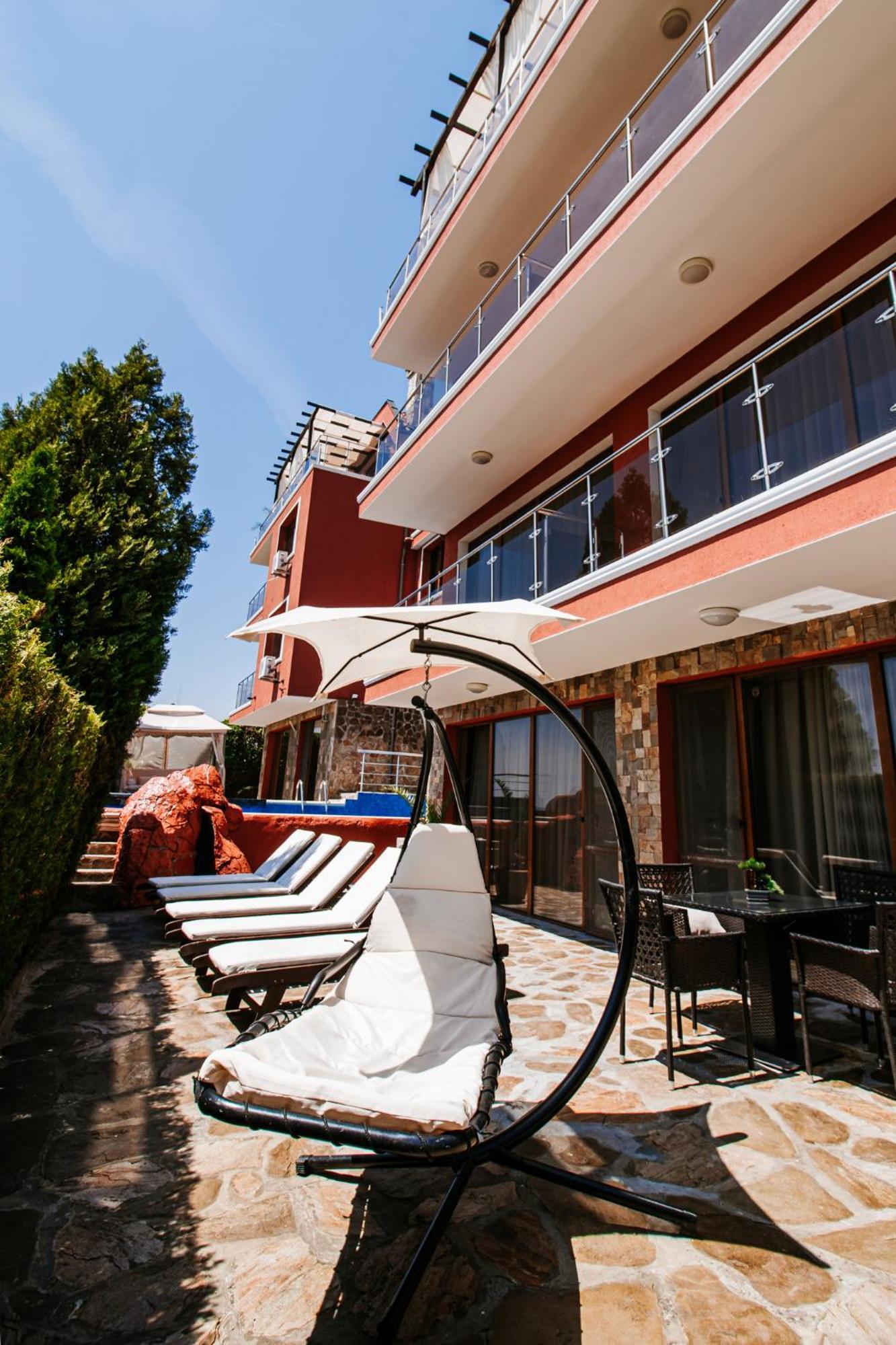 Red Iguana Hotel Свети Влас Екстериор снимка