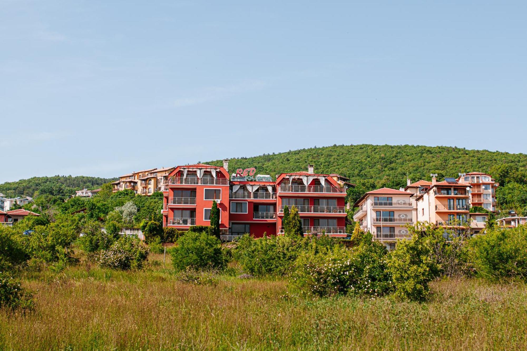 Red Iguana Hotel Свети Влас Екстериор снимка