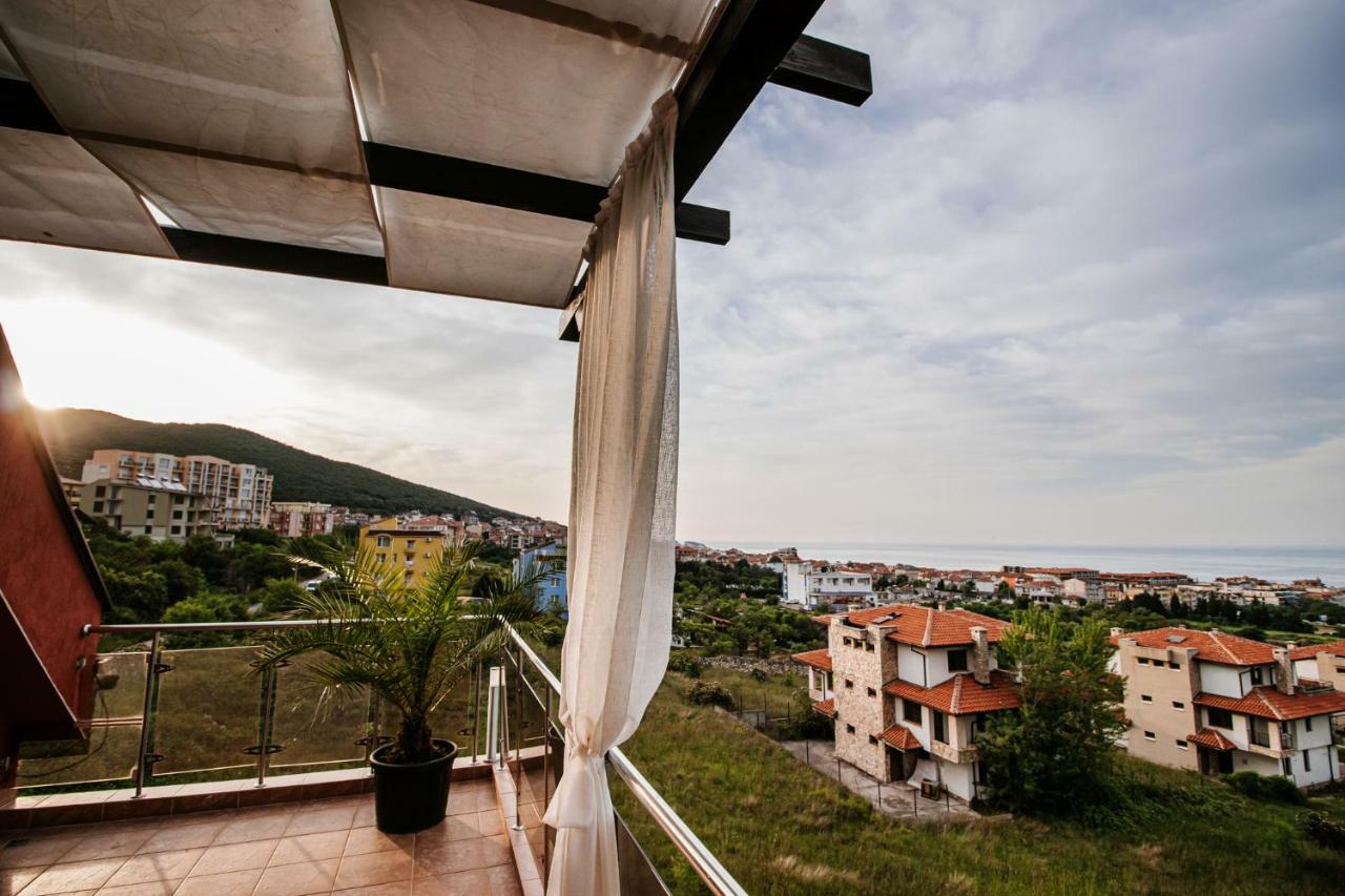 Red Iguana Hotel Свети Влас Екстериор снимка