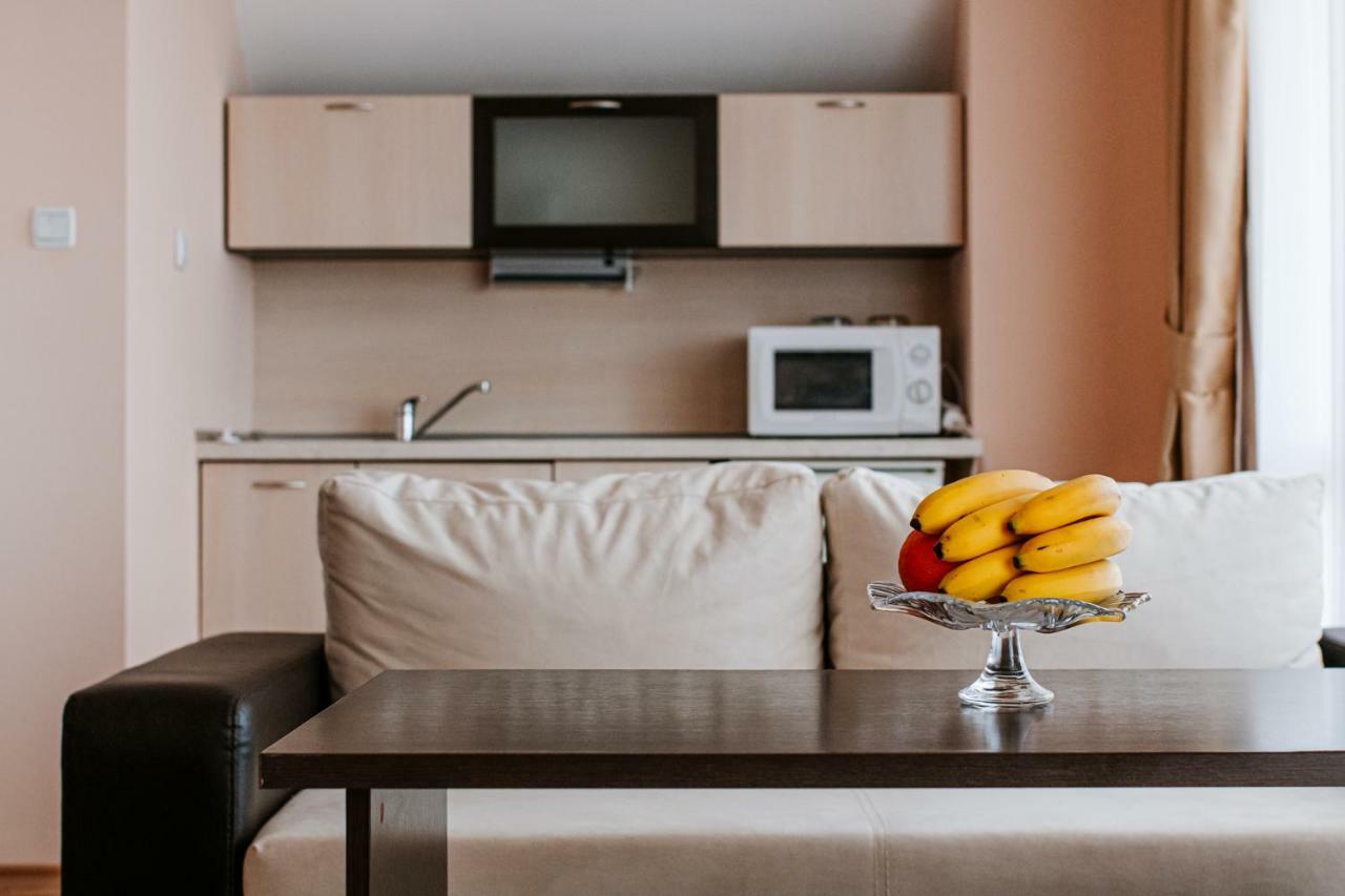 Red Iguana Hotel Свети Влас Екстериор снимка
